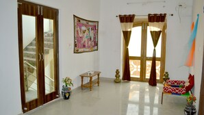 Lobby sitting area - Hotel Sparrow Palace (Jaisalmer)