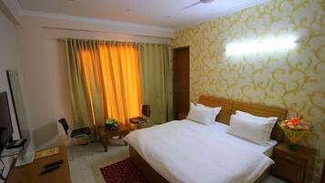 Deluxe Double Room, Balcony | Desk, free WiFi