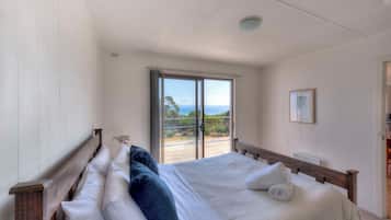 3 bedrooms, free WiFi, bed sheets