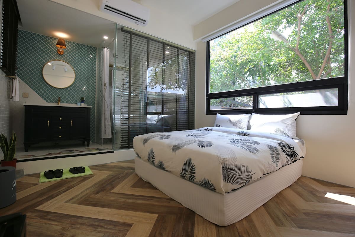 Habitación Deluxe doble | Edredones de plumas, escritorio, sistema de insonorización y wifi gratis