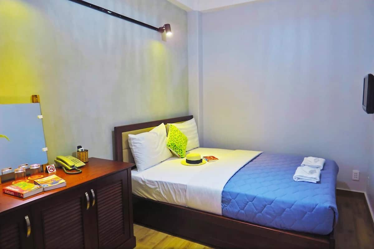 Minibar, in-room safe, desk, free WiFi
