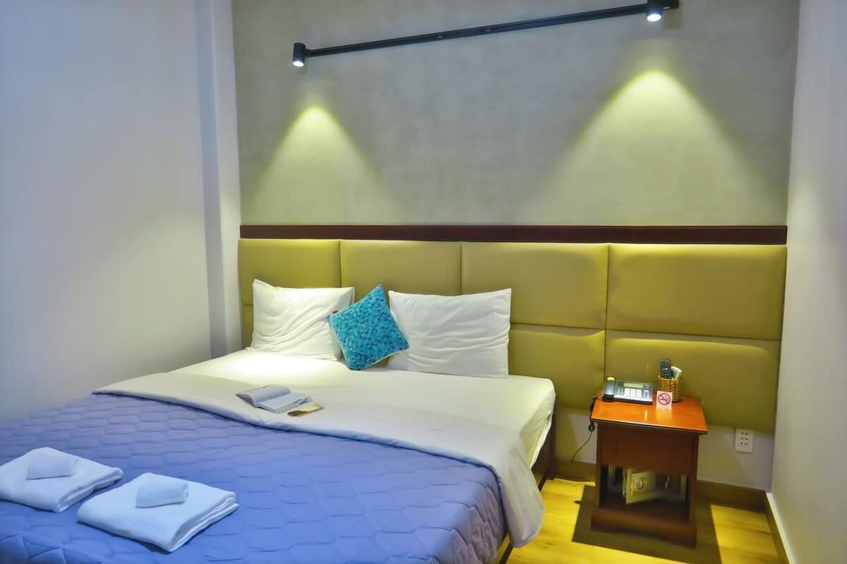 มินิบาร์, ตู้นิรภัยในห้องพัก, โต๊ะทำงาน, Wi-Fi ฟรี