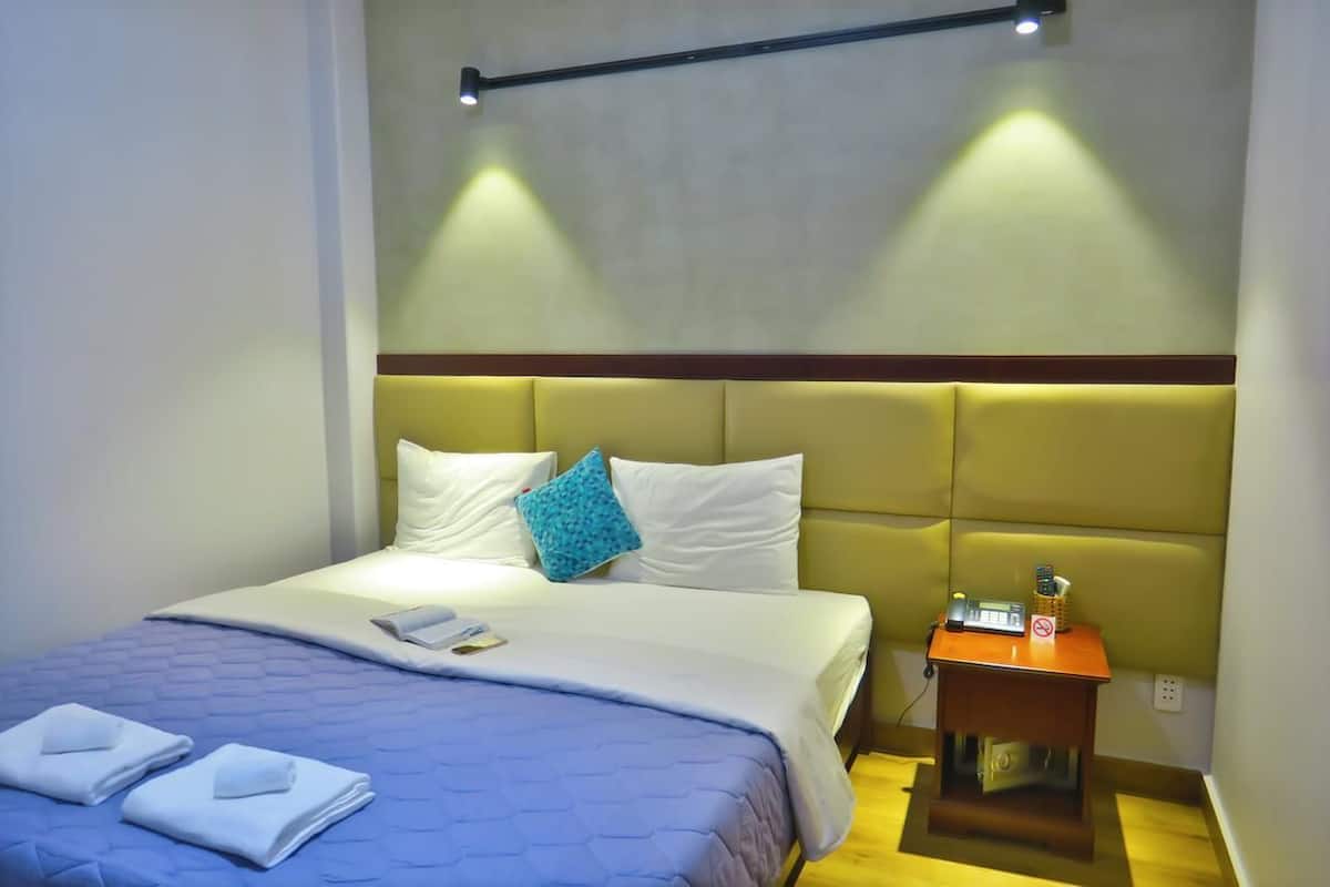 Minibar, in-room safe, desk, free WiFi