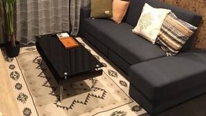 Apartamento (Plum Ark, 203) | Zona de estar | Una televisión de pantalla plana