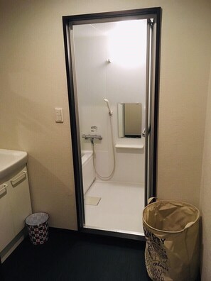 Apartment (Plum Ark, 203) | Badezimmer | Badewanne und Dusche (separat), Komfortbadewanne