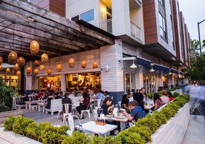 Khu ẩm thực ngoài trời