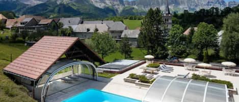 Seasonal outdoor pool, sun loungers