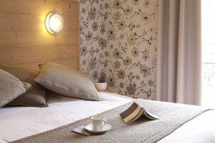 Quarto casal superior | Área de estar | TV de tela plana