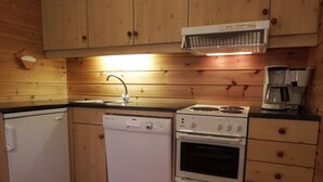 Cabin | Private kitchen | Coffee/tea maker, fridge, microwave, oven - Stardalen Hyttegrend (Sunnfjord)