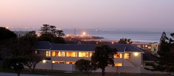 Guest Lodge, double bed and sofa bed max 4 guests, near Port Elizabeth