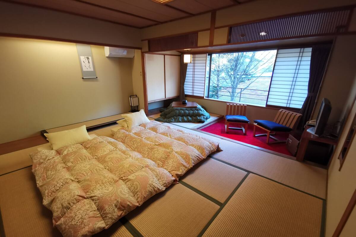 Standard Room | In-room safe, desk, laptop workspace, blackout drapes