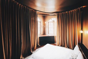 In-room safe, iron/ironing board, free WiFi, bed sheets