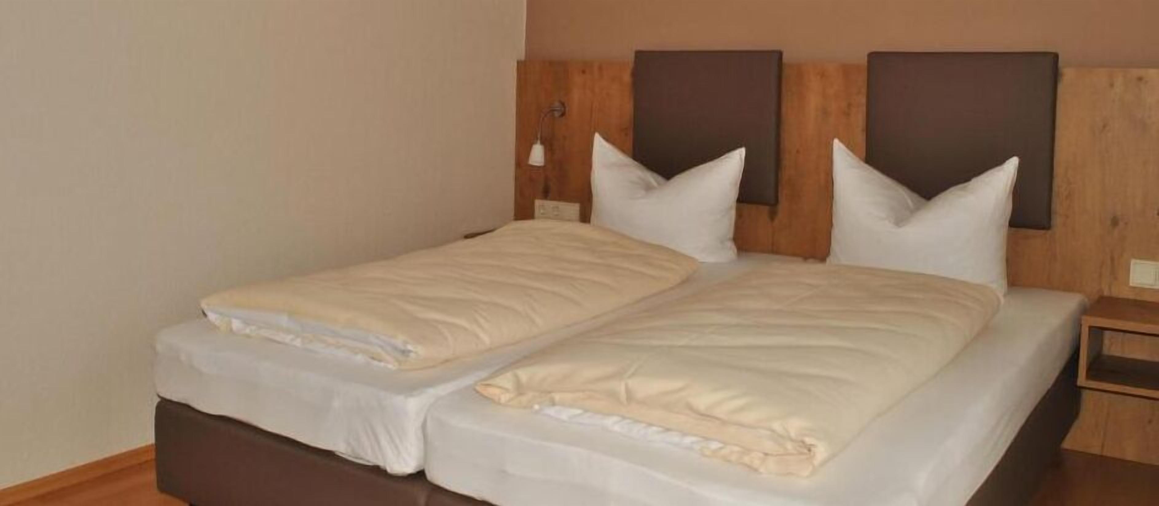1 bedroom, desk, free wifi, bed sheets