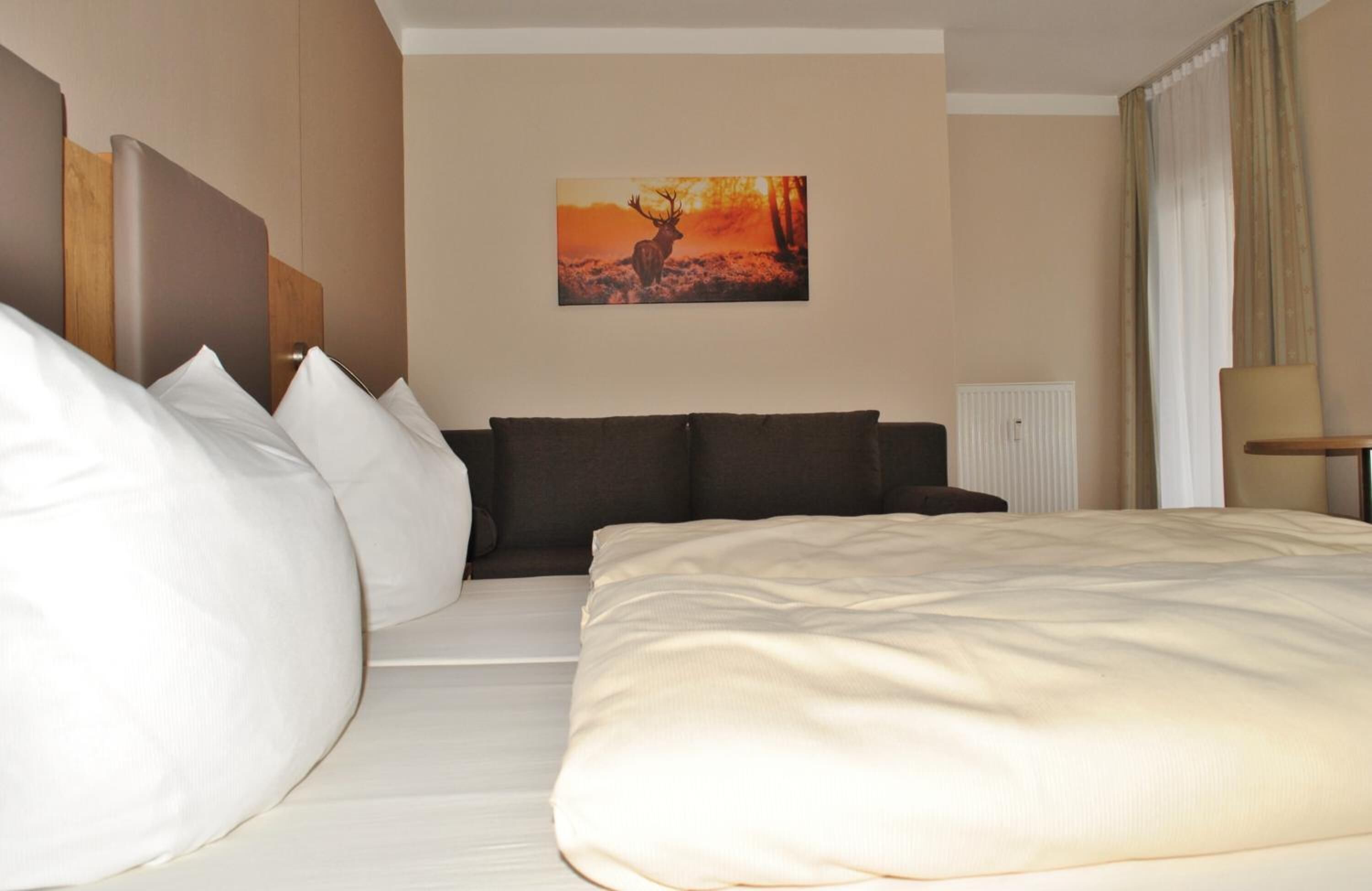 1 bedroom, desk, free wifi, bed sheets