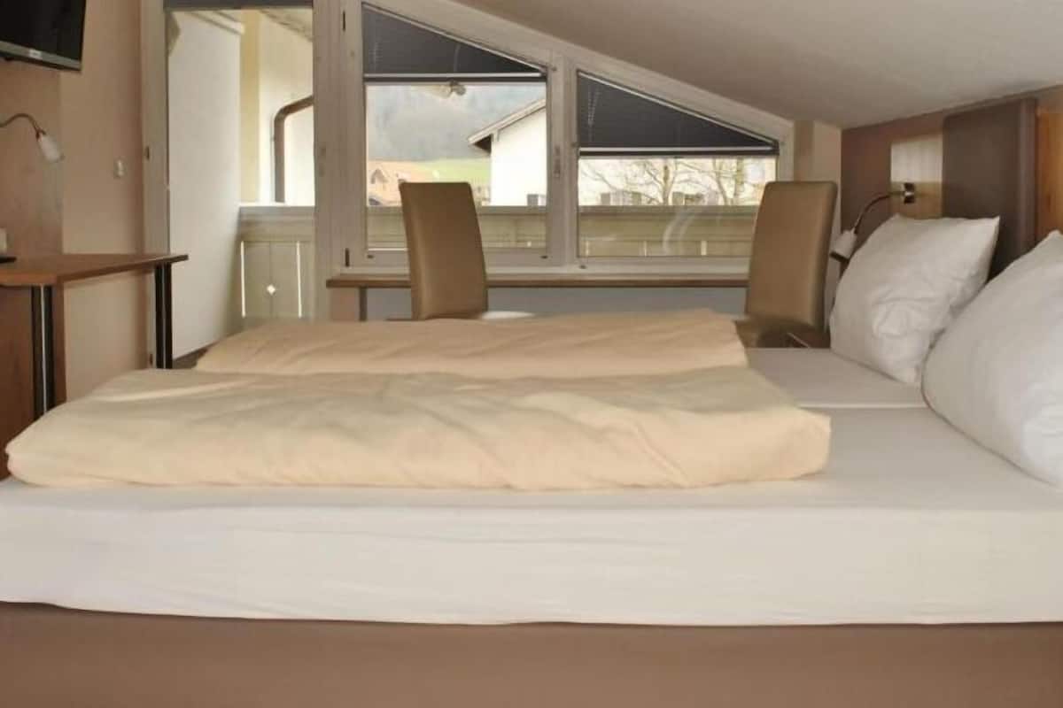 1 bedroom, desk, free wifi, bed sheets