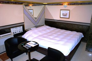Individually decorated, desk, soundproofing, free WiFi - Hotel Sting - Adults Only (Tokyo)