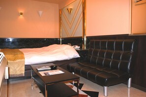 Individually decorated, desk, soundproofing, free WiFi - Hotel Sting - Adults Only (Tokyo)