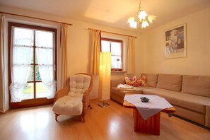 Apartment, 1 Bedroom (Carina) | Living area