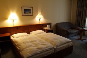 Minibar, Verdunkelungsvorhänge, kostenloses WLAN, Bettwäsche