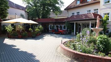 Single Room | Minibar, blackout drapes, free WiFi, bed sheets