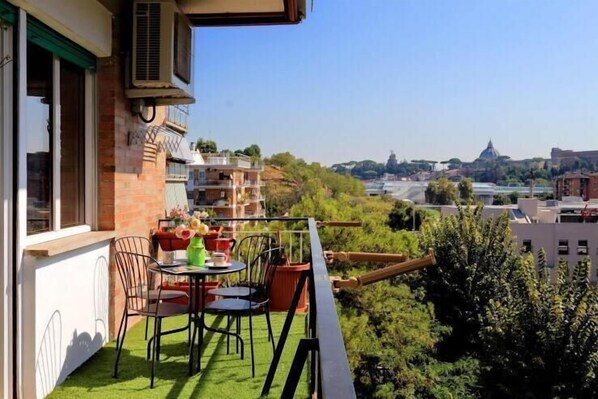 Apartment, 2 Schlafzimmer | Blick vom Balkon
