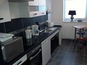 Réfrigérateur, micro-ondes, four, lave-vaisselle