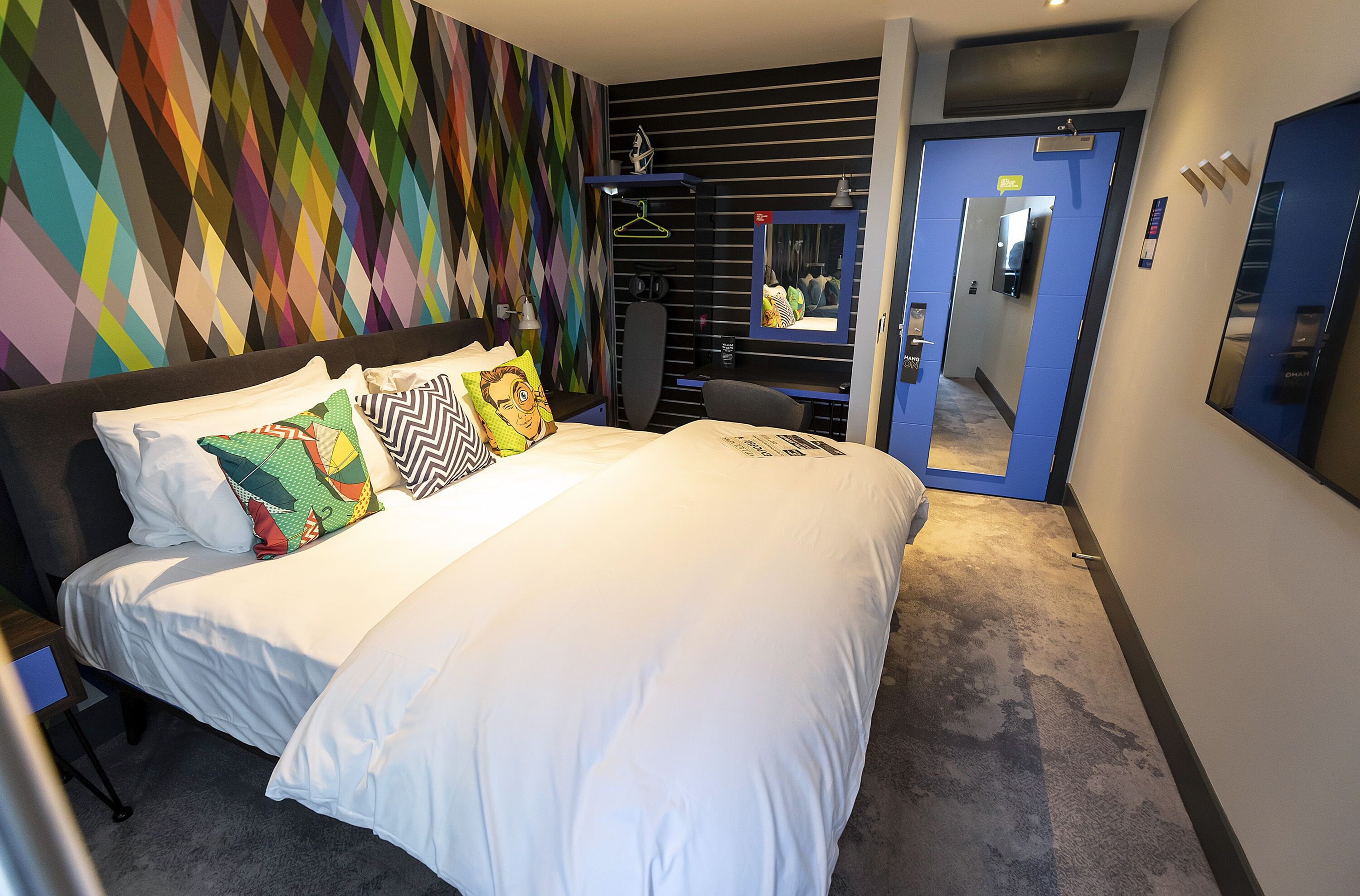 1 bedroom, desk, laptop workspace, blackout curtains