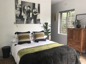 2 bedrooms, Egyptian cotton sheets, premium bedding, memory foam beds - Seafoam (Cape Town)