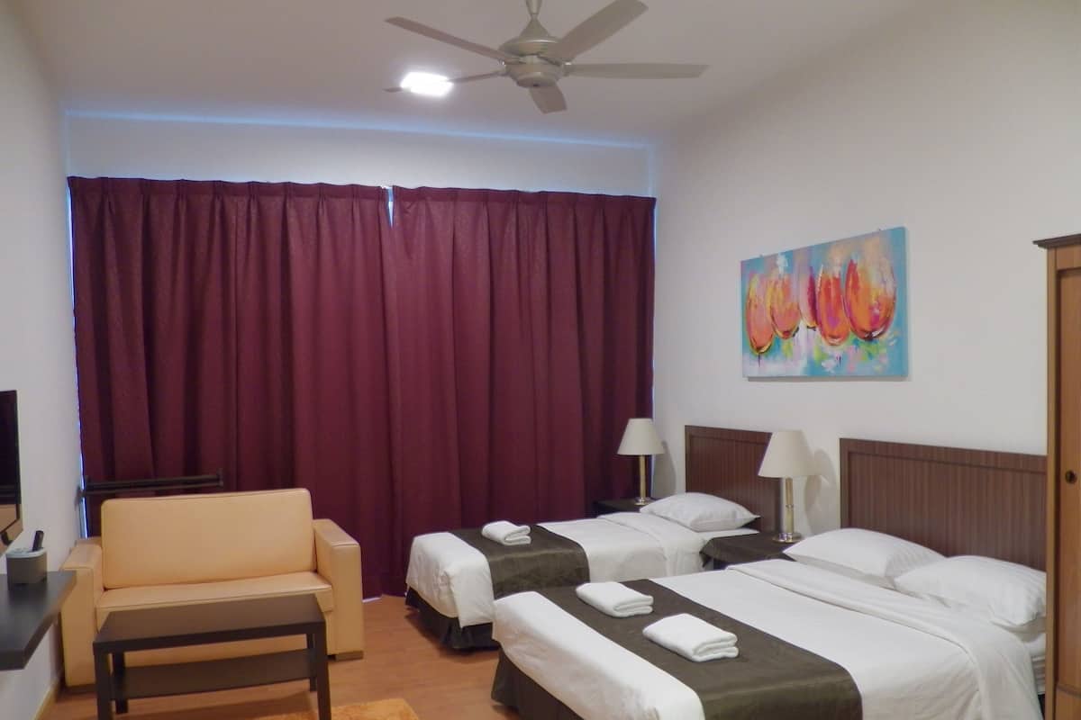 Standard Studio Triple | 1 bedroom, iron/ironing board, bed sheets