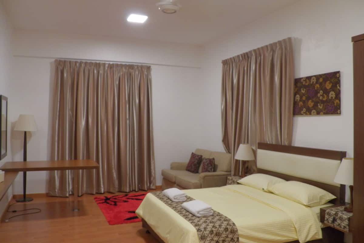 Standard Studio | 1 bedroom, iron/ironing board, bed sheets