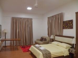 スタンダード スタジオ | アイロン / アイロン台、ベッドシーツ