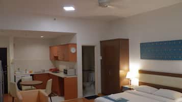 Family Triple Room | 1 bedroom, iron/ironing board, bed sheets