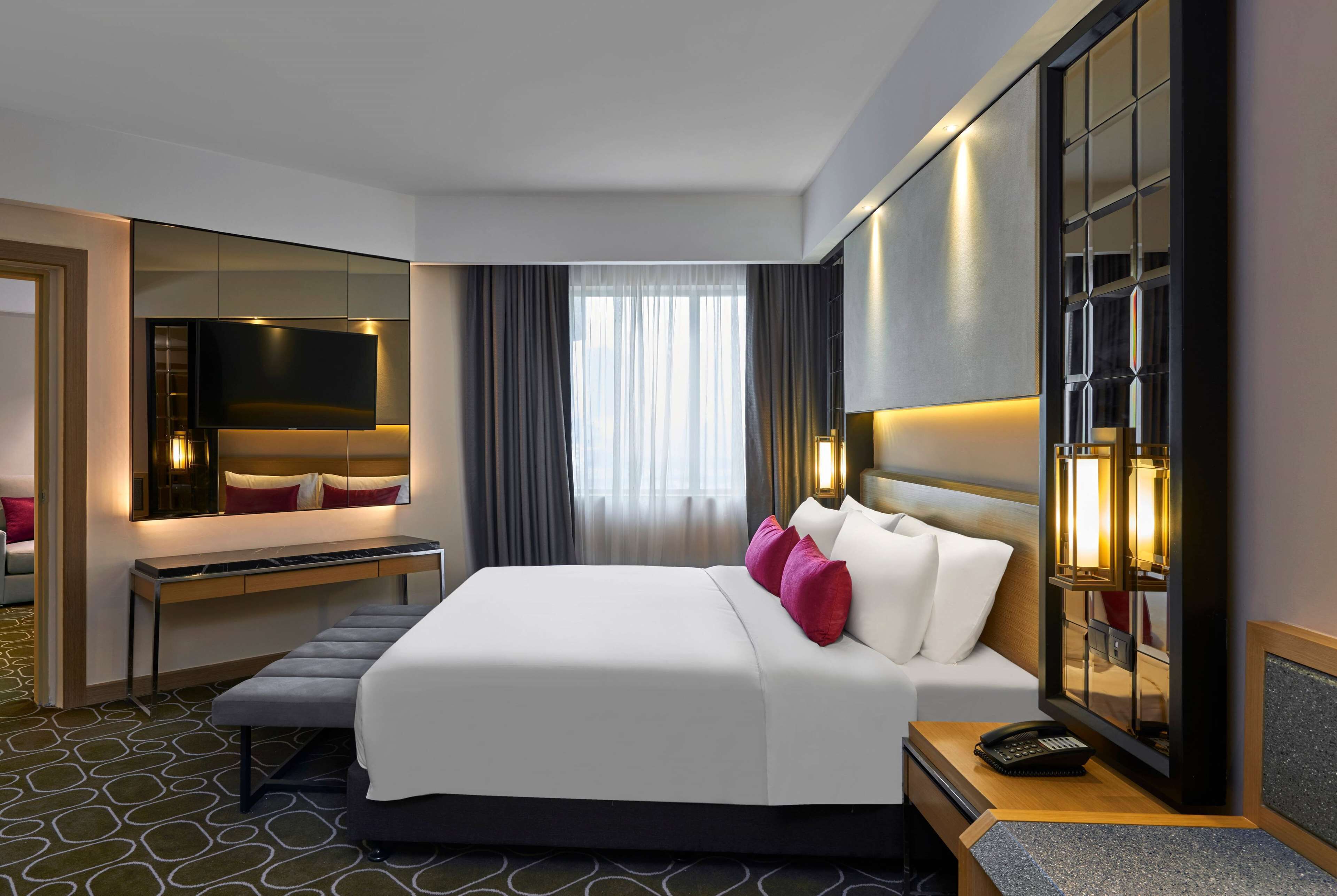 junior suite, 1 king bed | minibar, in-room safe, desk, laptop workspace