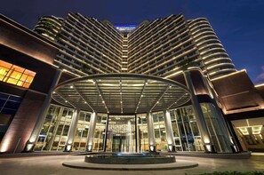 A modern hotel with a distinctive curved facade, a central atrium, and a prominent entrance. - Wyndham Acmar Klang (Klang)