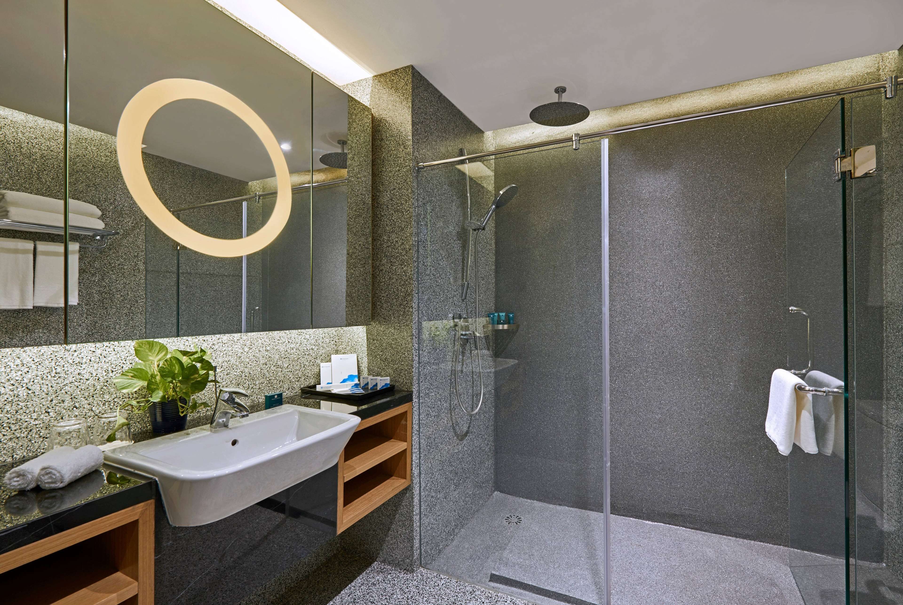 superior room, 1 queen bed | minibar, in-room safe, desk, laptop workspace