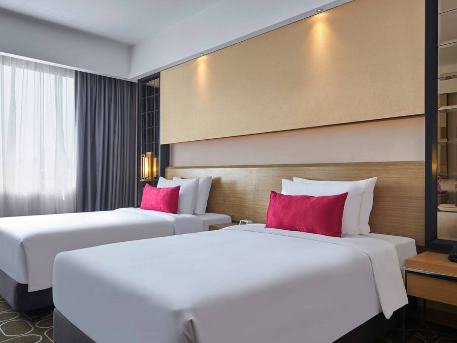 Kamar Deluks, 2 Tempat Tidur Twin | Minibar, brankas, meja kerja, dan ruang kerja ramah laptop