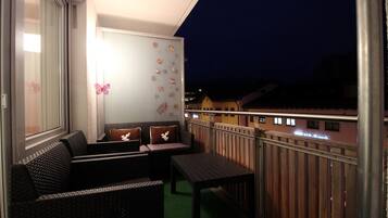 Deluxe Apartment, 2 Bedrooms, Accessible (Pearl Royale) | Balcony
