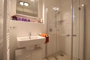 Bathroom - Pearl Royale (Garmisch-Partenkirchen)