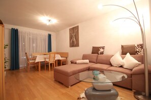 Una televisión de pantalla plana