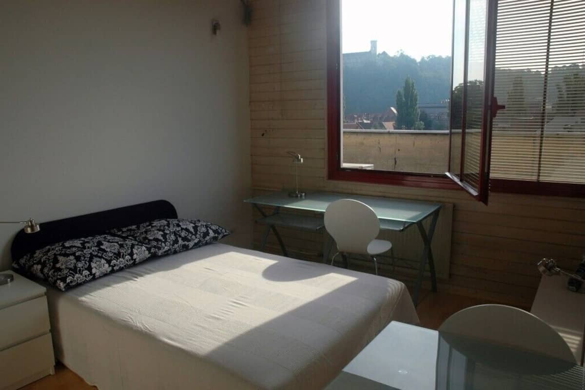 1 habitación y caja de seguridad en la habitación