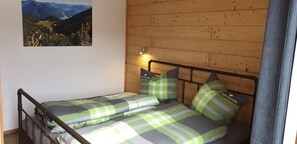 3 bedrooms, in-room safe, travel cot, free WiFi