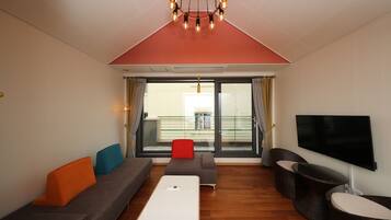 Flat-screen TV, heated floors