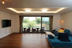 Decoración individual, mobiliario individual, escritorio