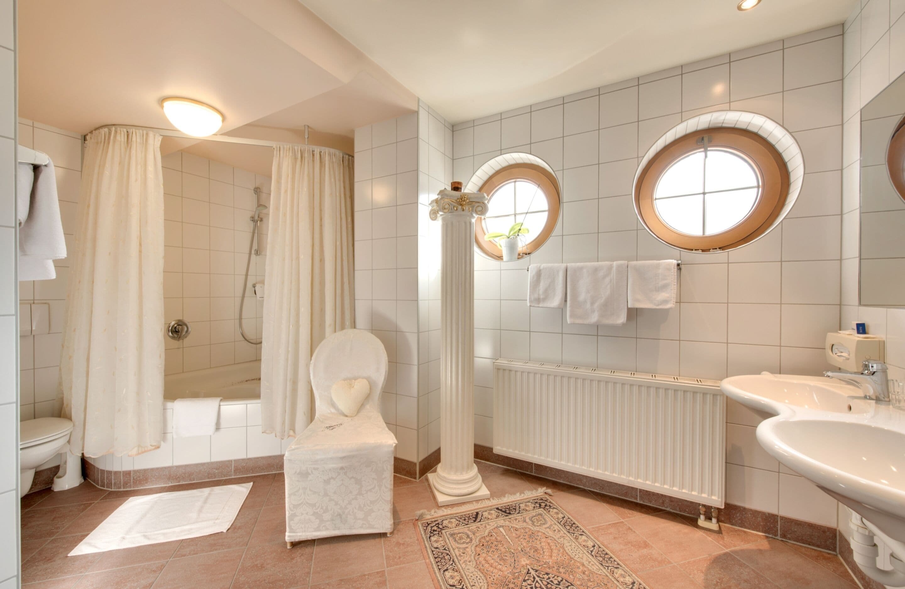 business double room, balcony | bathroom | shower, hair dryer, towels