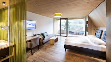 Suite Junior, terrazzo | 1 camera, minibar, una cassaforte in camera, con stile personalizzato