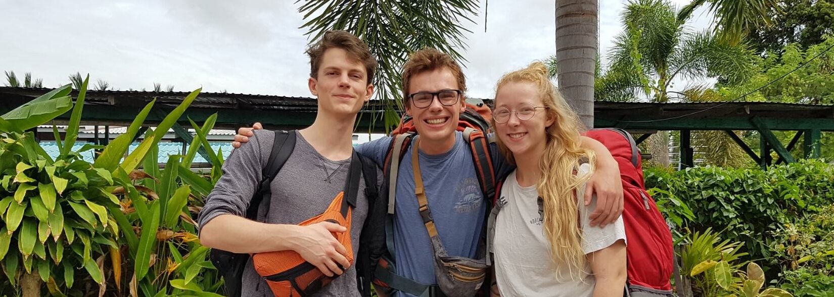 ด้านหน้าที่พัก