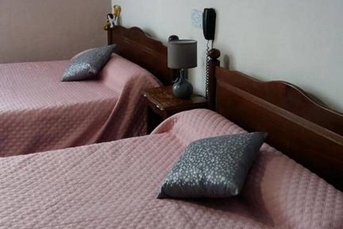 Habitación cuádruple | Decoración personalizada y muebles diferentes