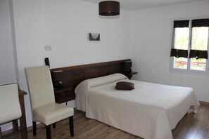 Double Room | Individually decorated, individually furnished, laptop workspace - Hotel Du Roc (Castellane)