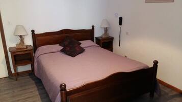 Double Room | Individually decorated, individually furnished, laptop workspace