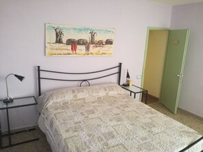 Familien-Dreibettzimmer (Lavanda) | Allergikerbettwaren, Verdunkelungsvorhänge, Bettwäsche